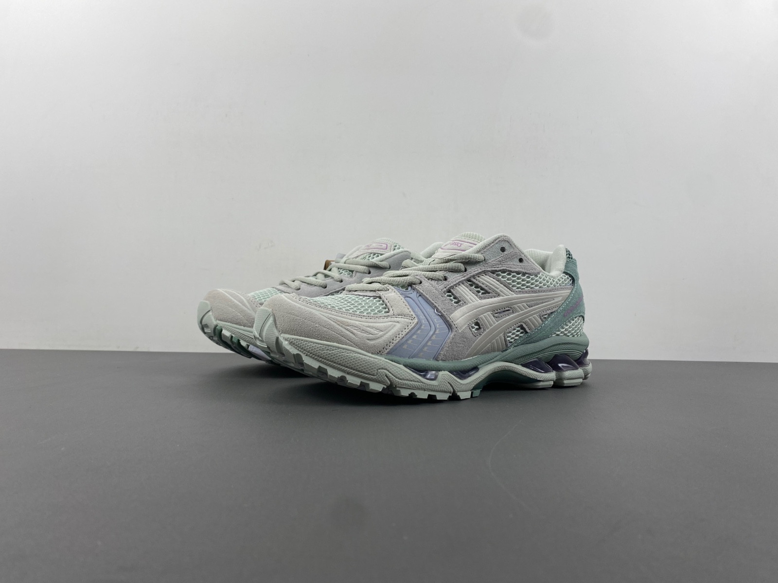 As*ic*s gel-kayano 14  1201a019-024