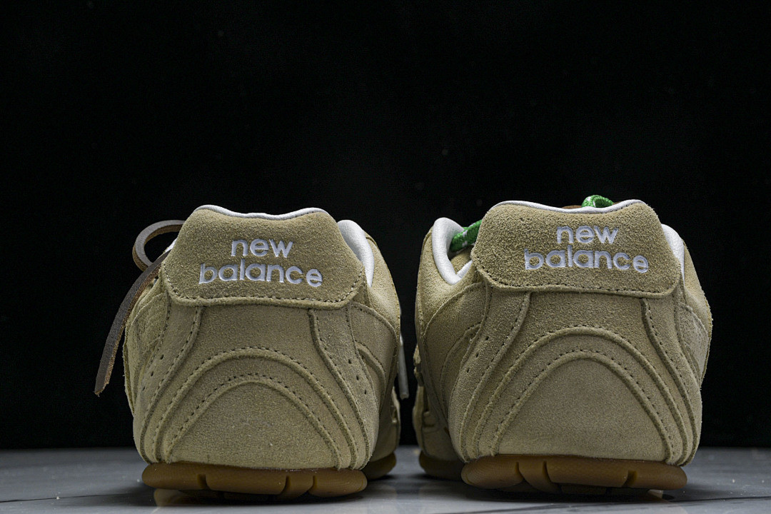 New Balance xMi­uMi­u NB-001