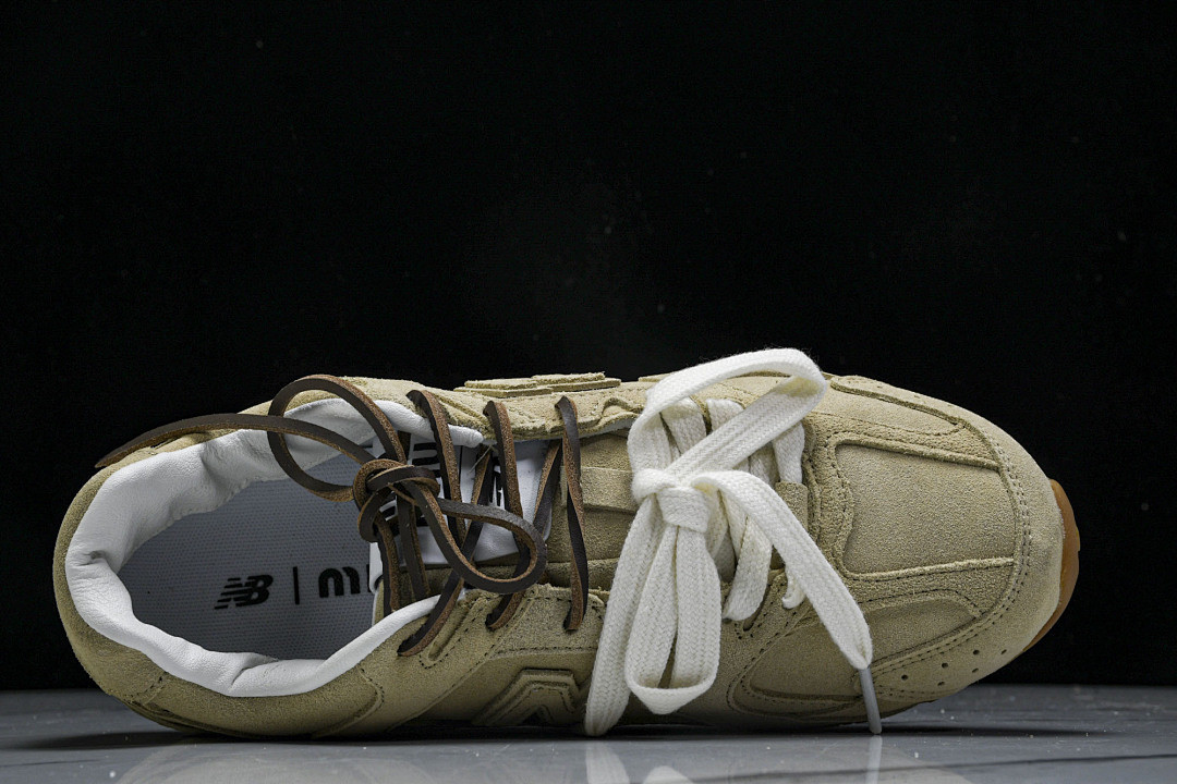 New Balance xMi­uMi­u NB-001