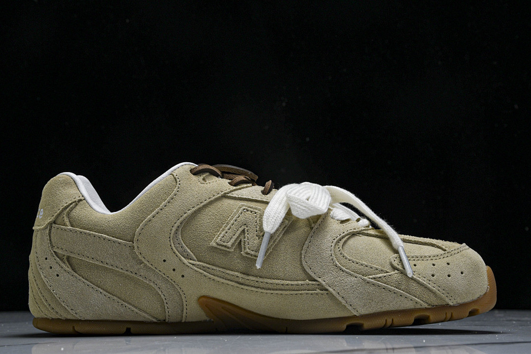 New Balance xMi­uMi­u NB-001