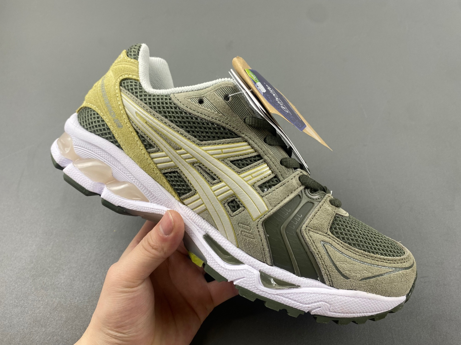 As*ic*s gel-kayano 14  1201a019-025