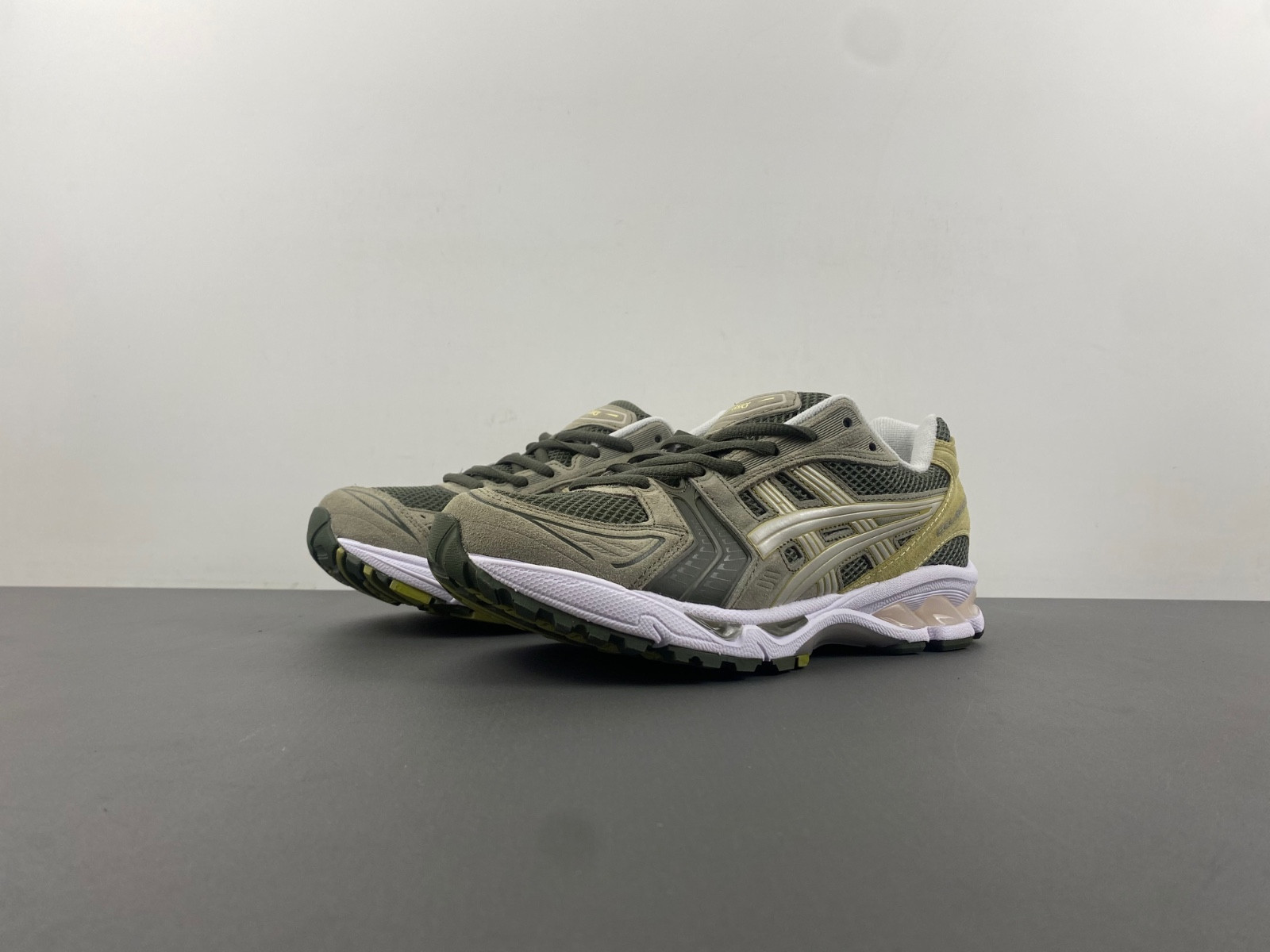 As*ic*s gel-kayano 14  1201a019-025