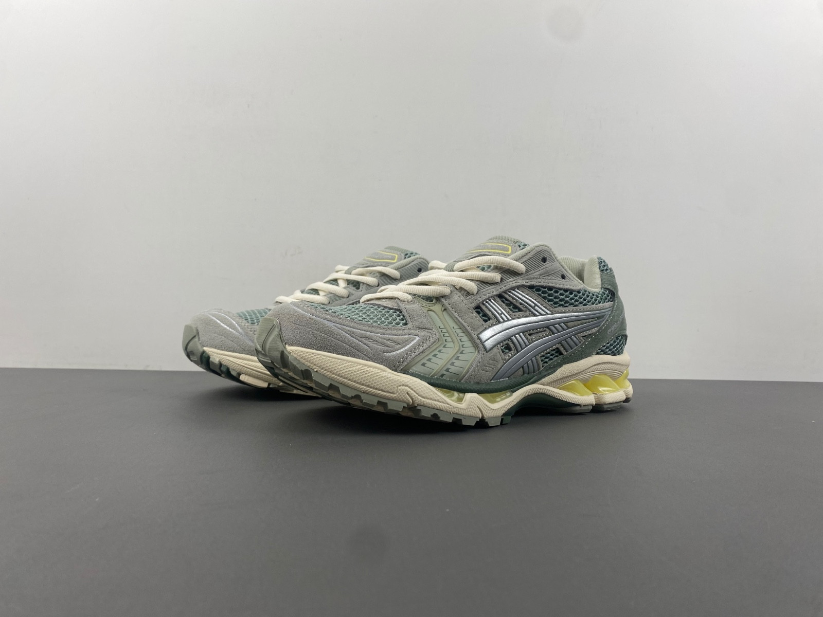 As*ic*s gel-kayano 14  1201a019-026