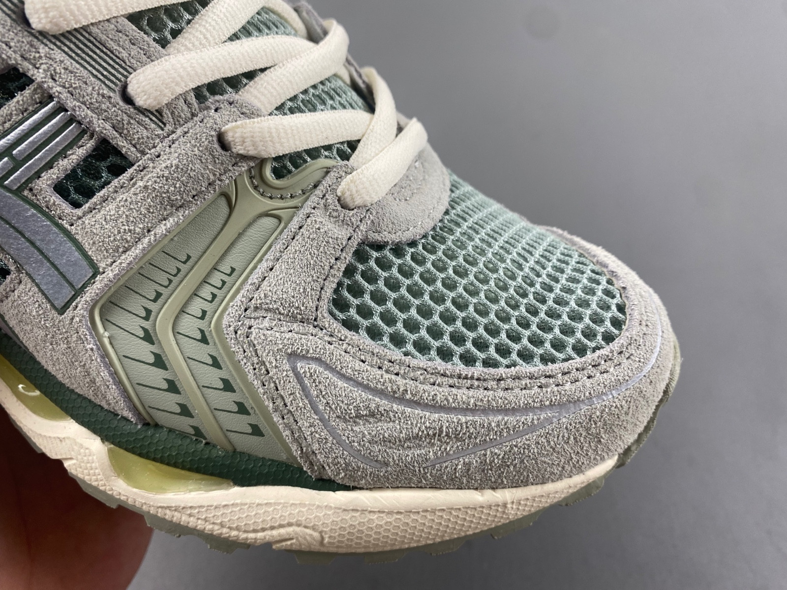 As*ic*s gel-kayano 14  1201a019-026