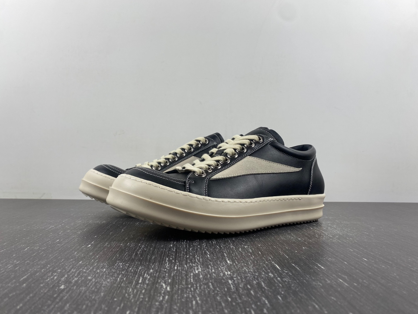 RO Sneakers