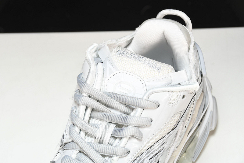 Balenciaga Runner W3RBL-8100