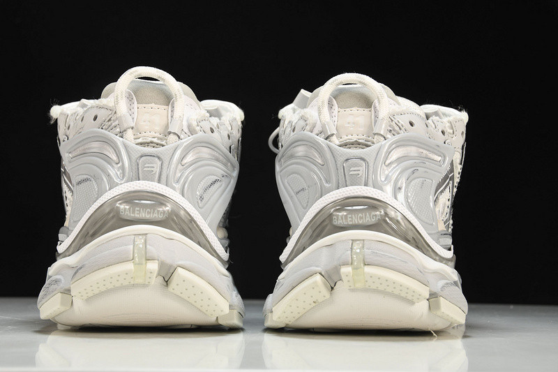 Balenciaga Runner W3RBL-8100