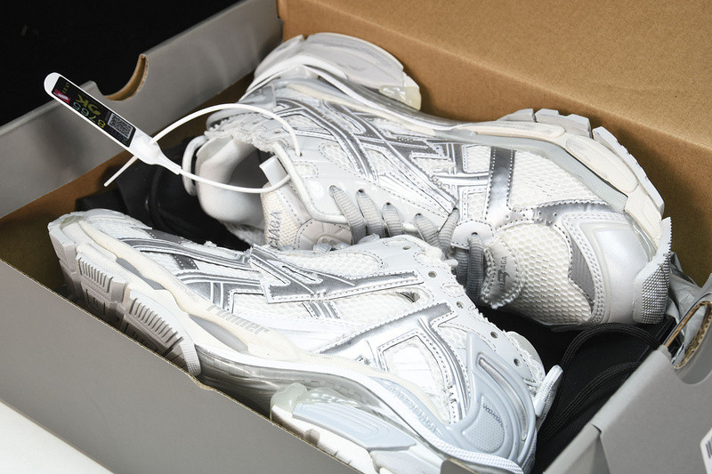 Balenciaga Runner W3RBL-8100