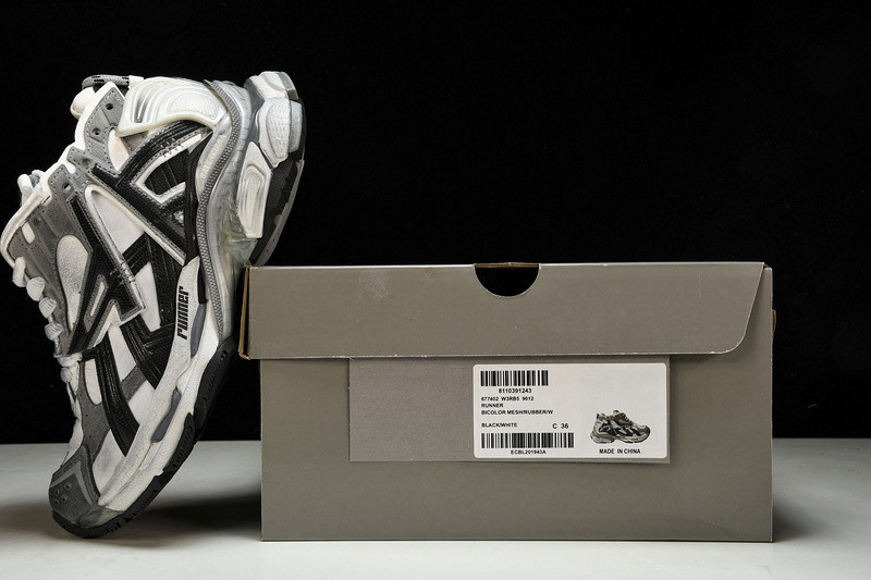 Balenciaga Runner W3RB5-9012