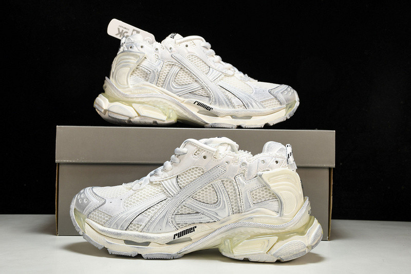 Balenciaga Runner W3RBW-0102