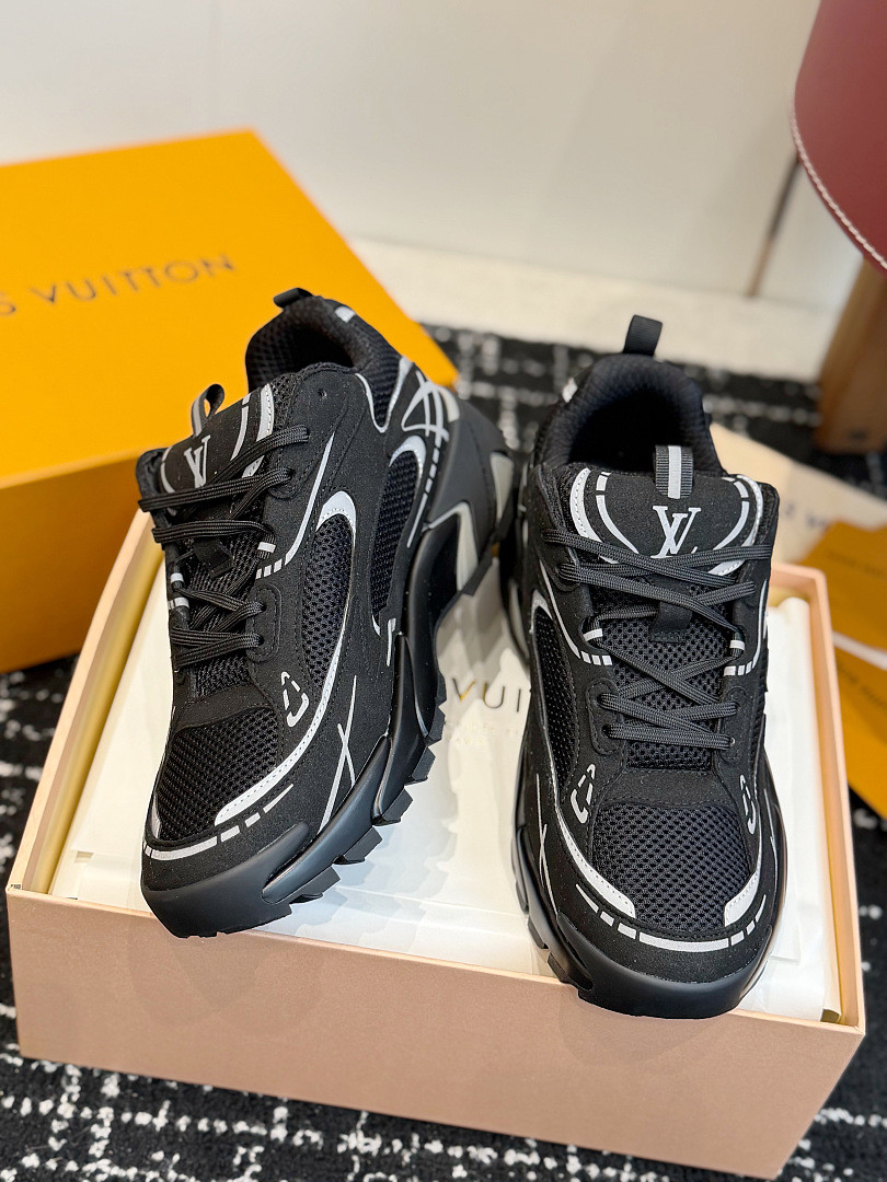 L*V Tatic Runner Sneaker