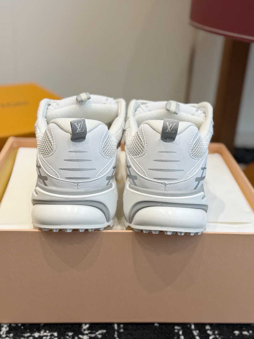L*V Tatic Runner Sneaker