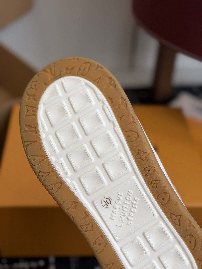 L*V TILTED Sneaker