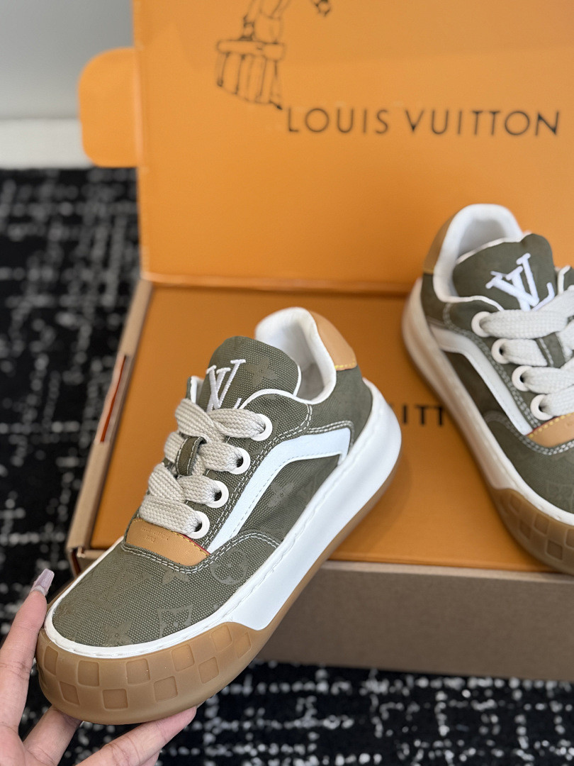 L*V TILTED Sneaker
