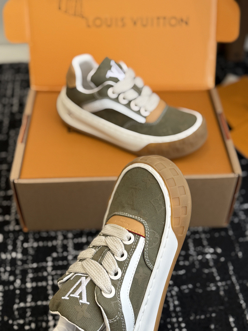 L*V TILTED Sneaker