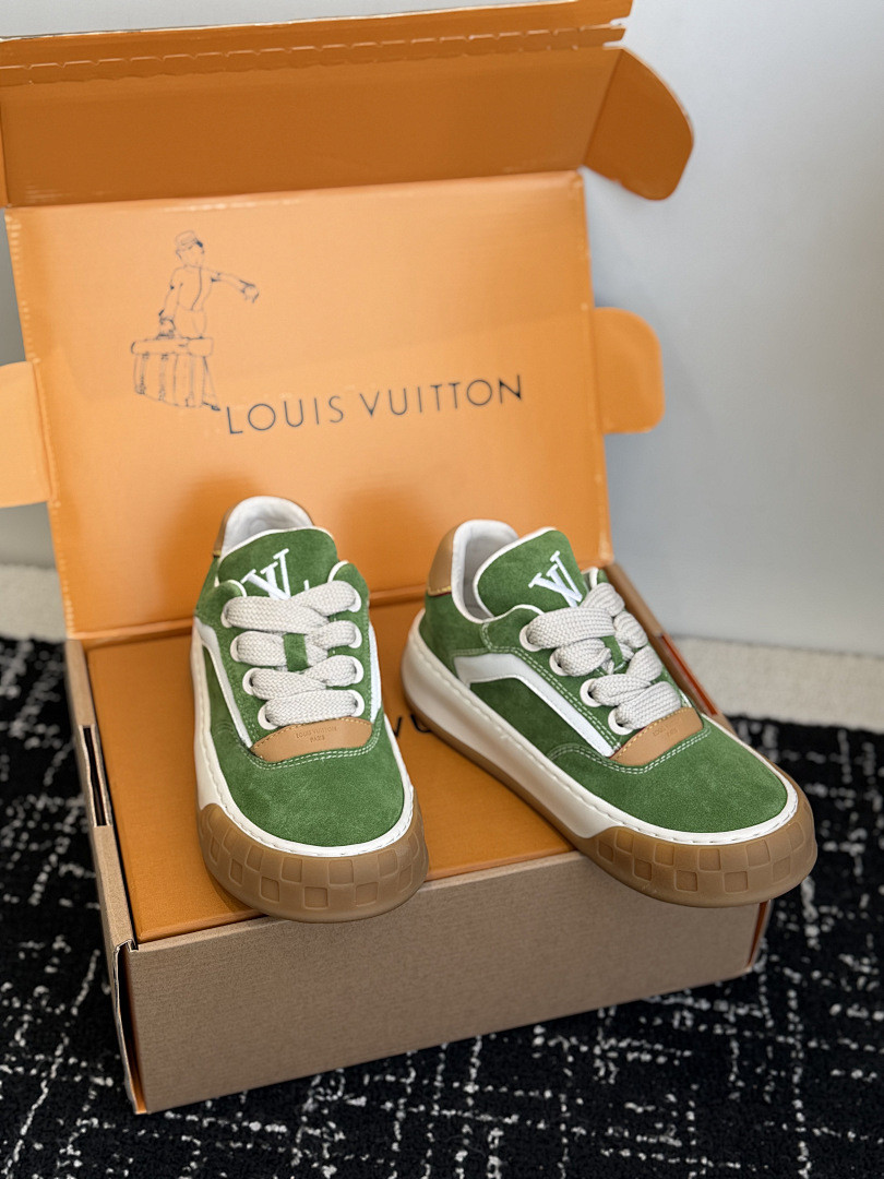 L*V TILTED Sneaker