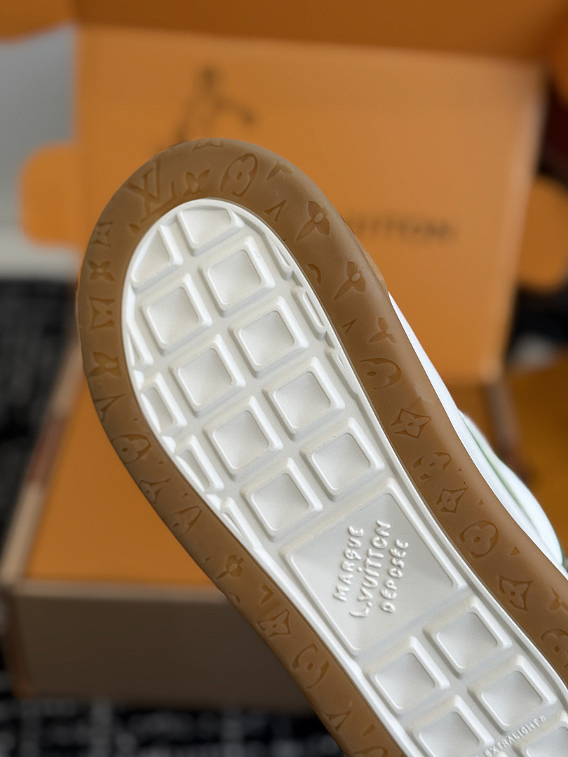 L*V TILTED Sneaker
