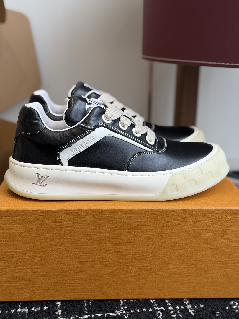 L*V TILTED Sneaker