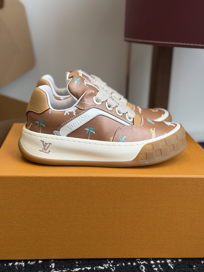 L*V TILTED Sneaker