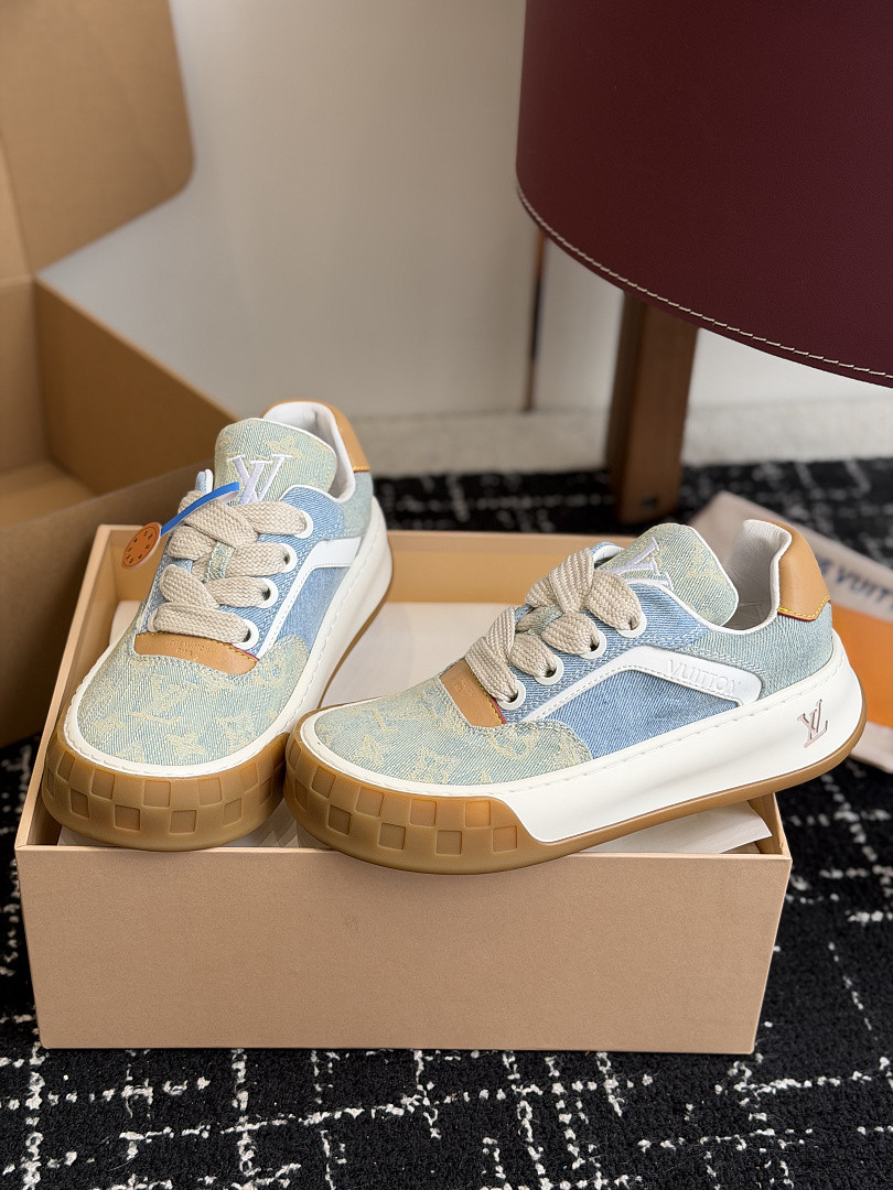 L*V TILTED Sneaker