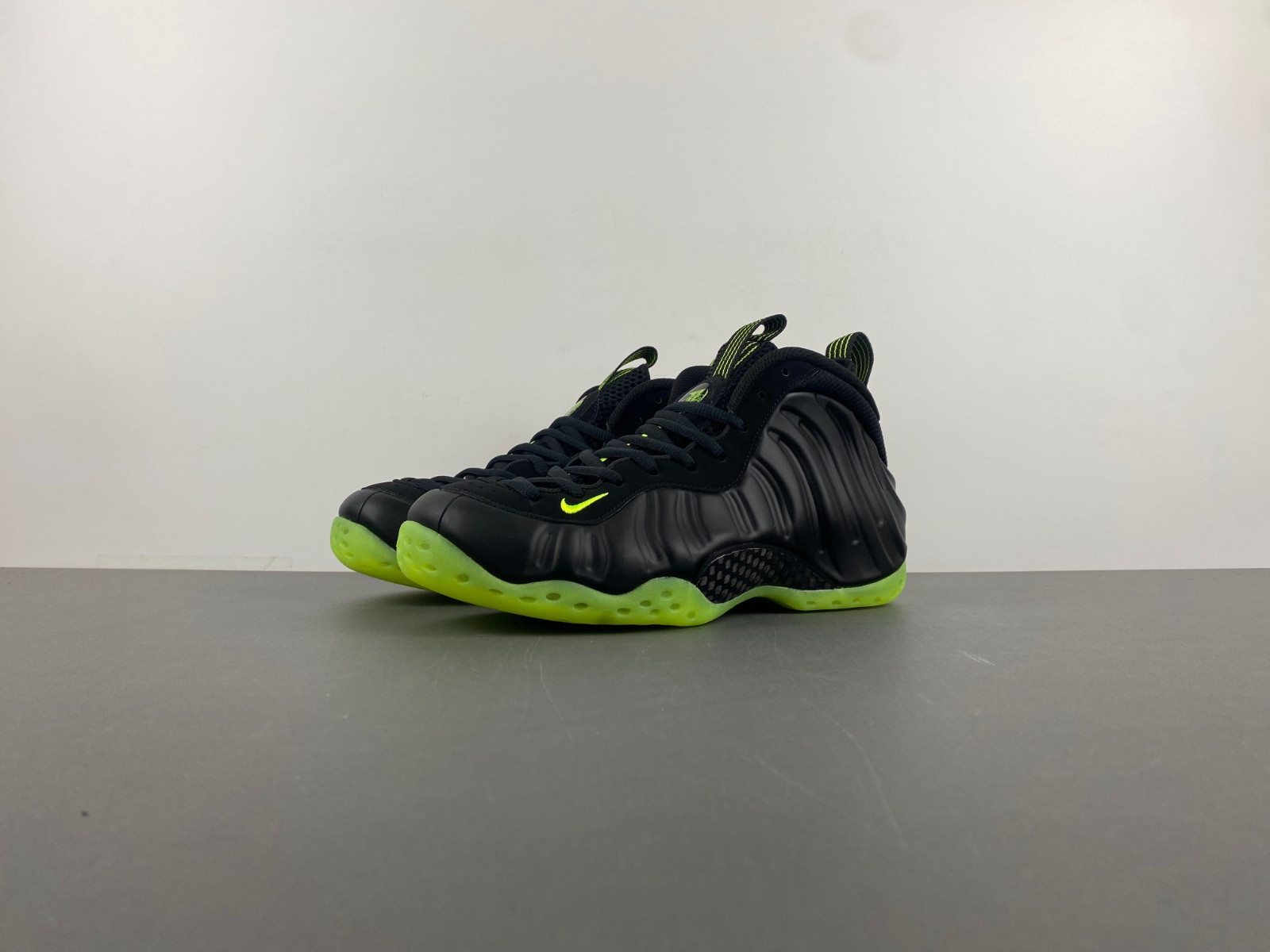 NK Air Foamposite One “Volt” HF2902-001