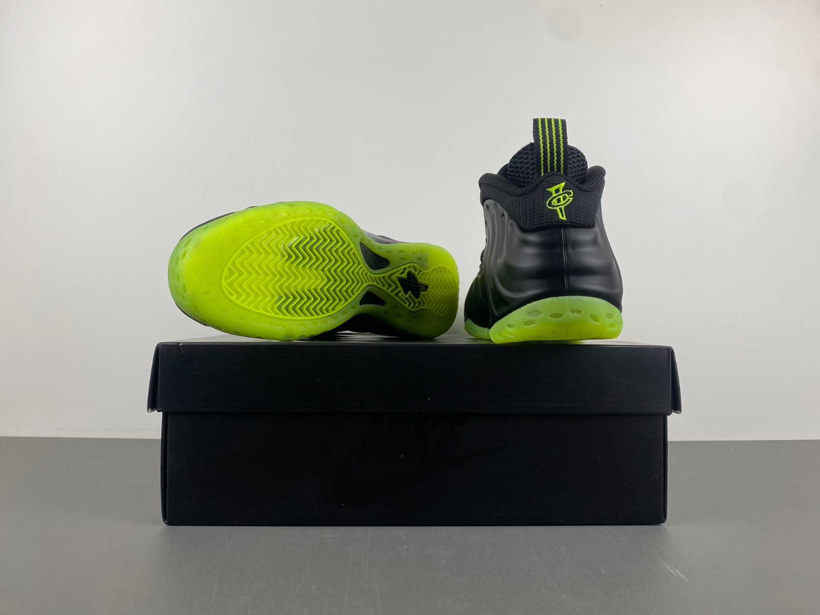 NK Air Foamposite One “Volt” HF2902-001