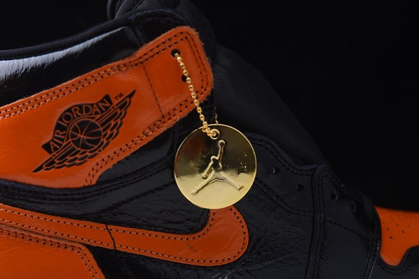 Air Jordan 1 Retro High OG “Shattered Backboard 3.0” 555088-028