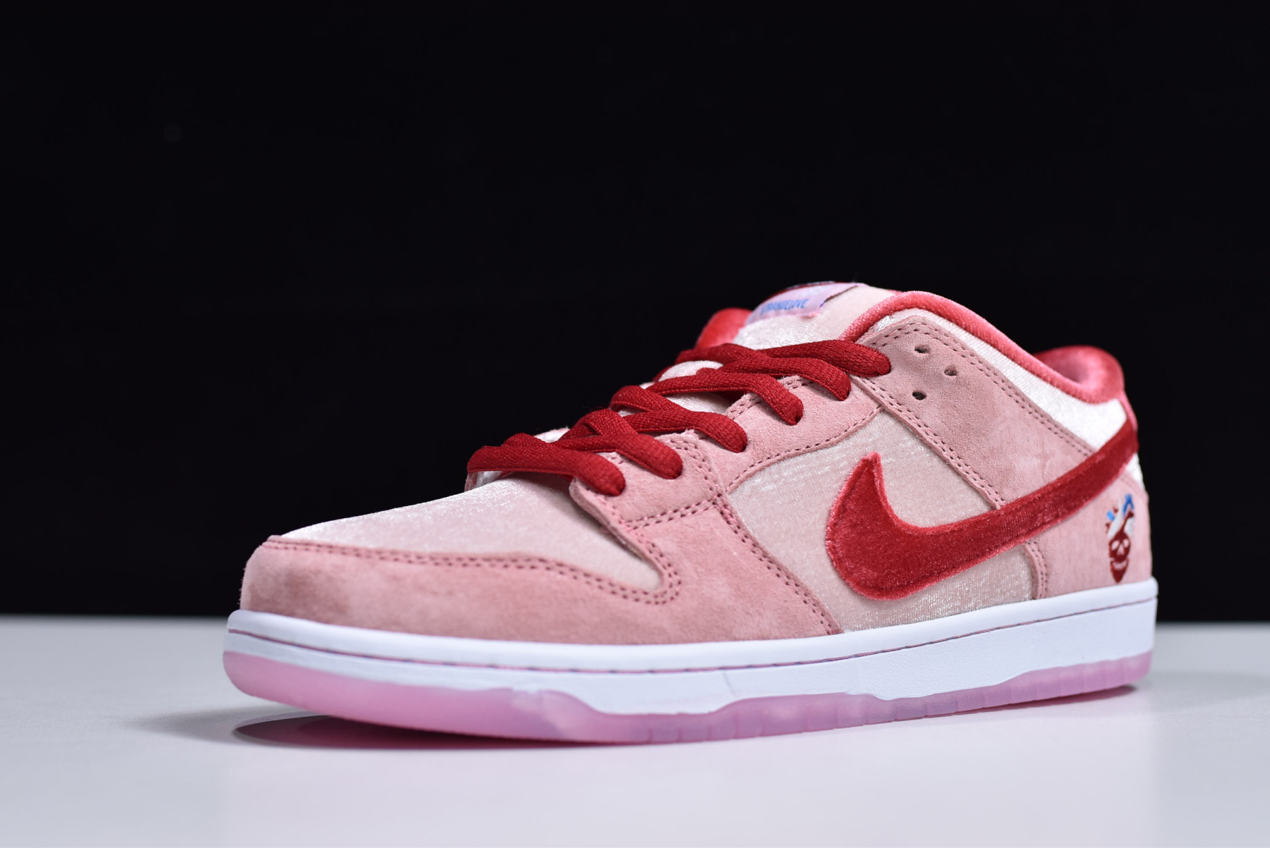 StrangeLove x Nike SB Dunk Low “Valentine’s Day” CT2552-800