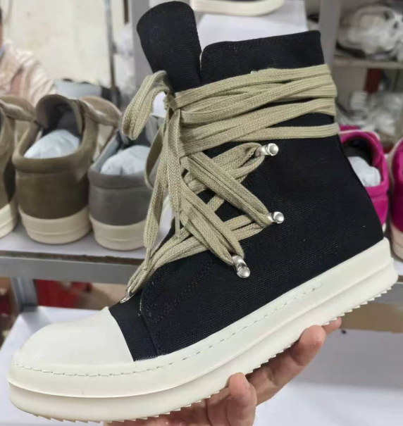 (BLACK) RO Sneakers