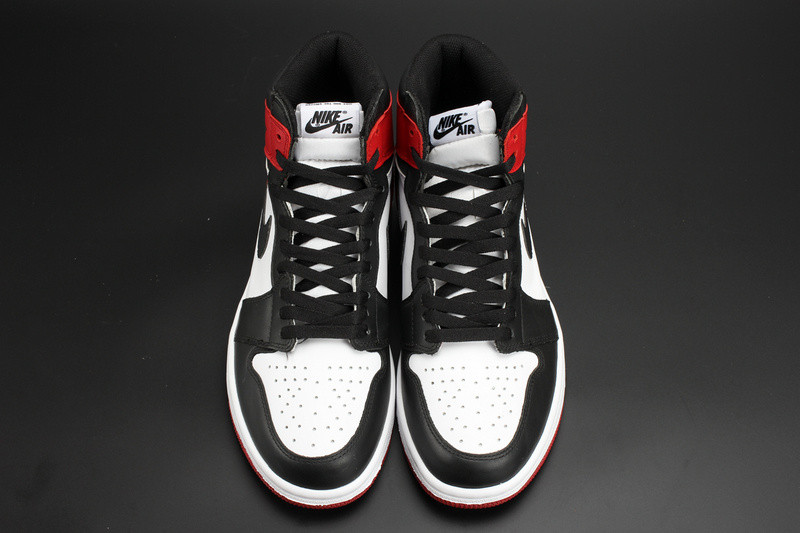 Air Jordan 1 Retro Black Toe 555088-125