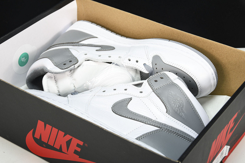 Air Jordan 1 High OG “Stealth” 555088-037