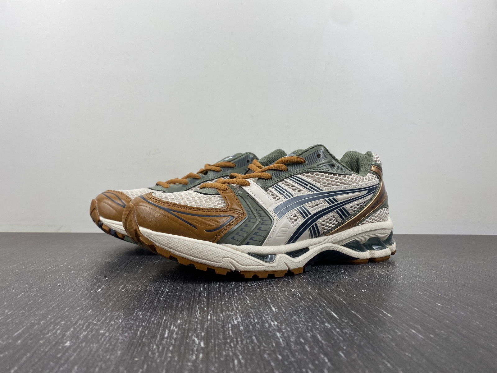 As*ic*s gel-kayano 14  1201a019-250