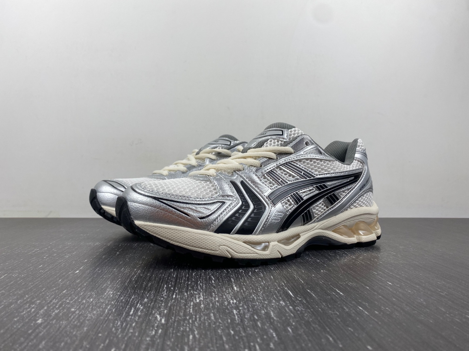 As*ic*s gel-kayano 14  1201a457-101