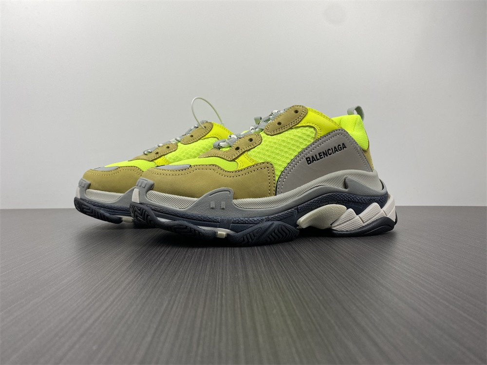 BLCG Triple S 524039-W09O3-1801