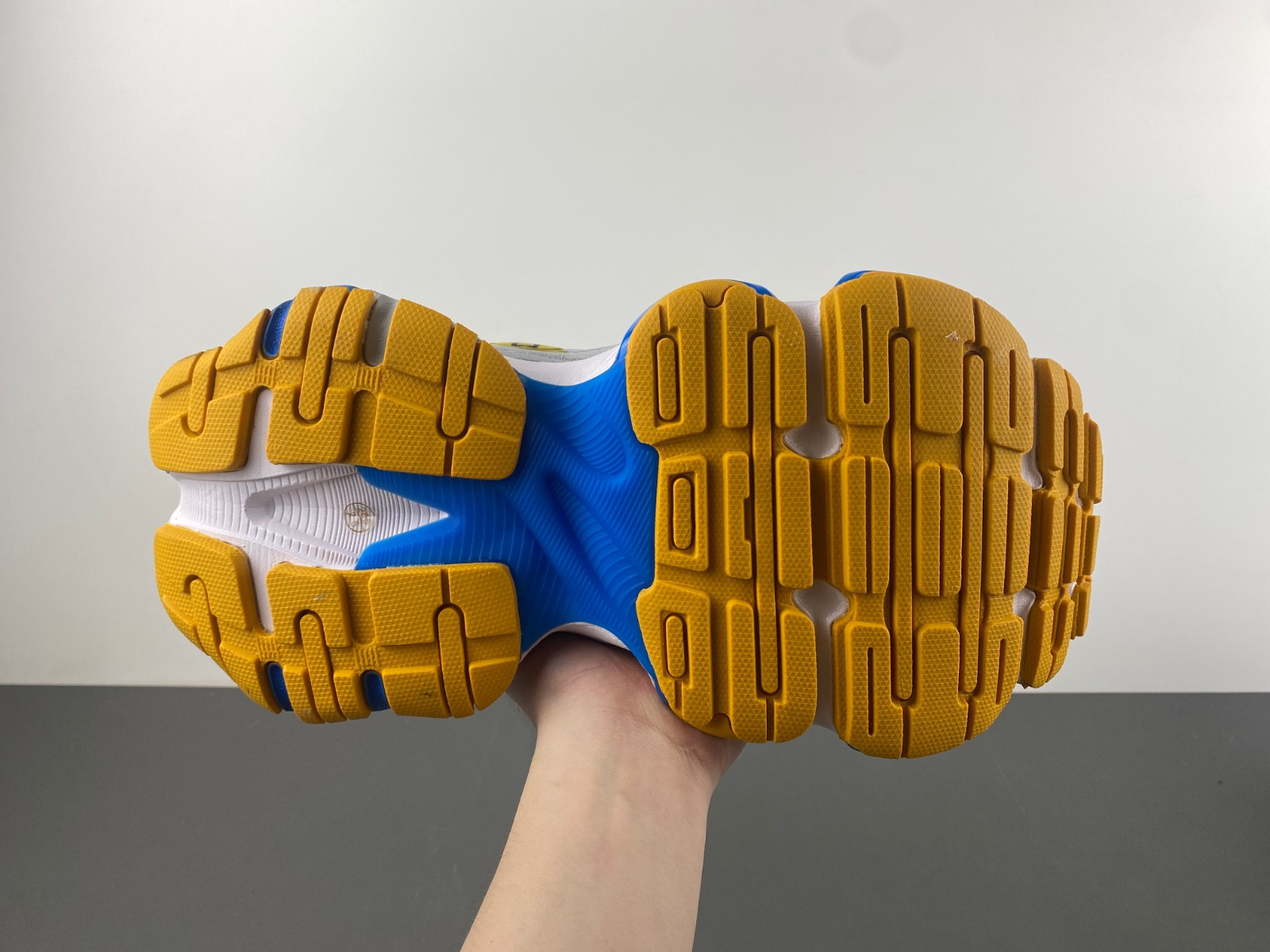 Ba*len*cia*ga  785756 w2mv1 1073