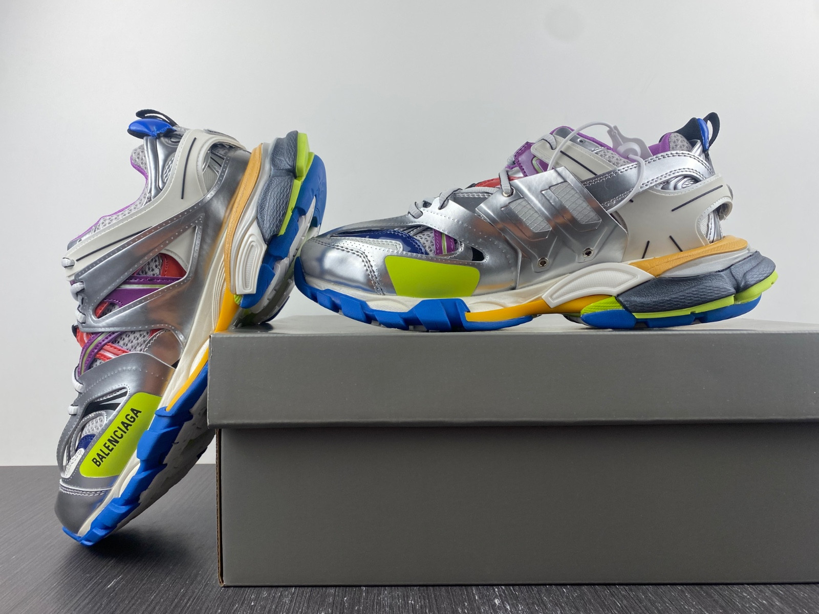 Ba*len*cia*ga track  542023 w2f5a b123