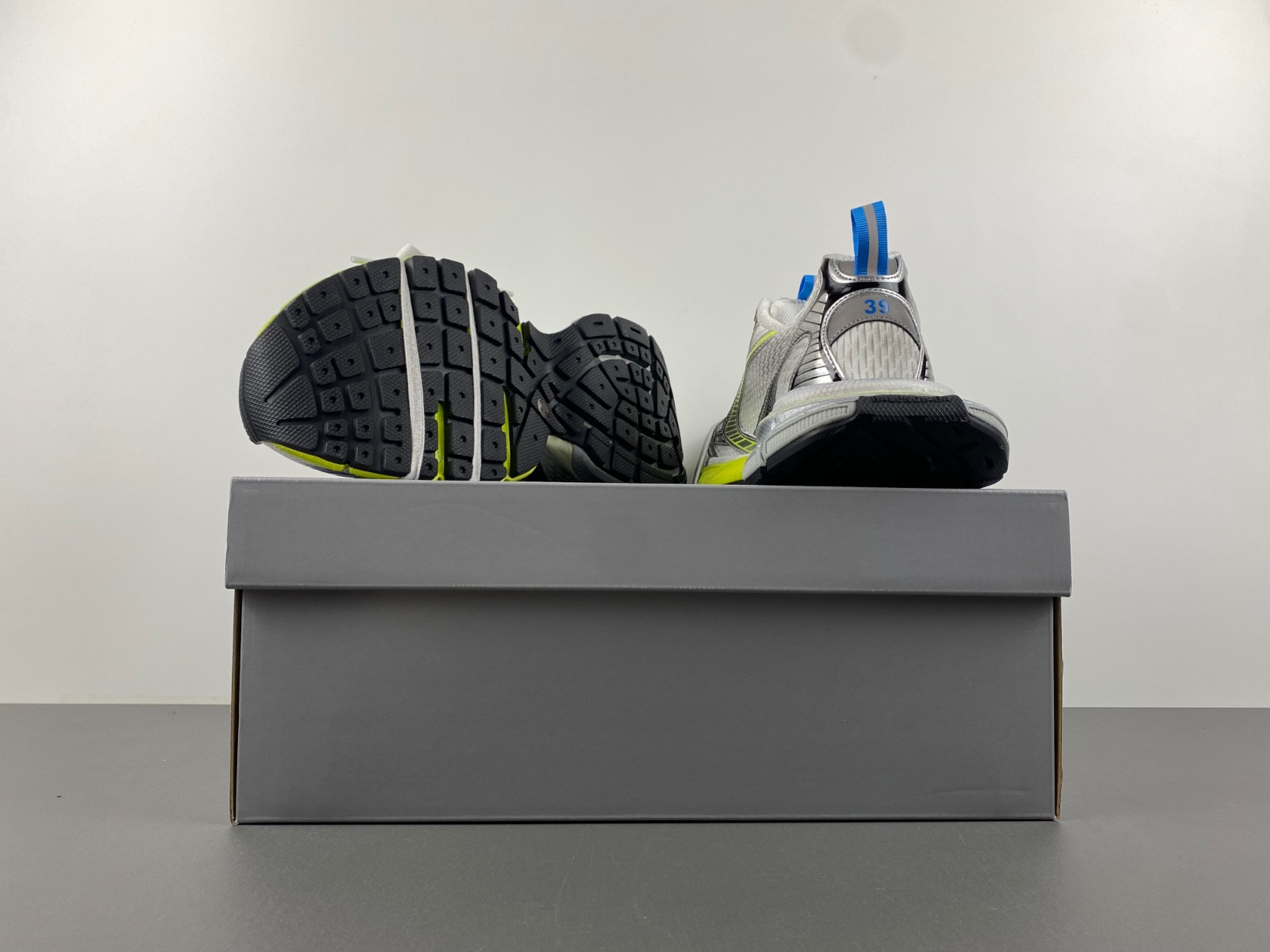 Ba*len*cia*ga phantom sneaker 734731 w3xl5 9074