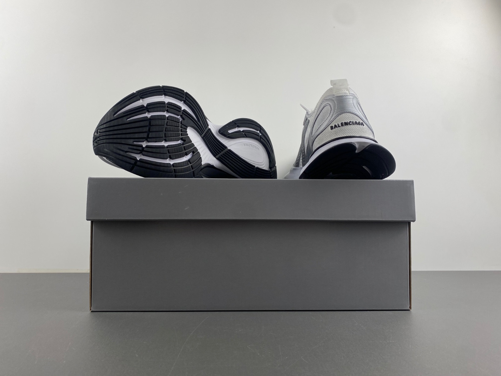 Ba*len*cia*ga runner 793945 wflgy 9100