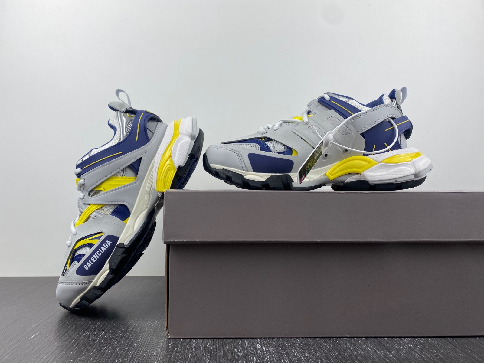 Ba*len*cia*ga track  542436 w3ac4 9471