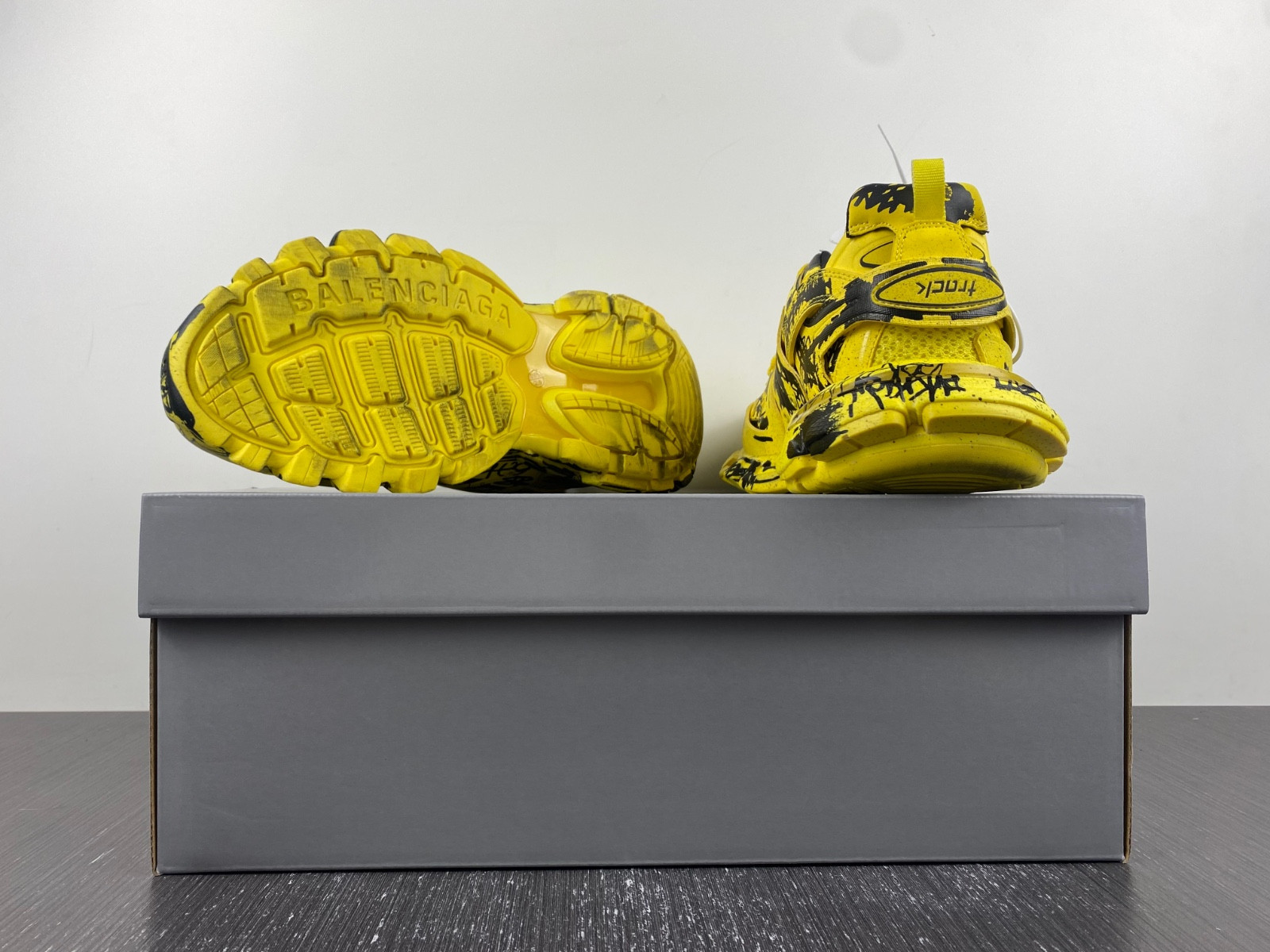 Ba*len*cia*ga track  542023 w3rra 7810