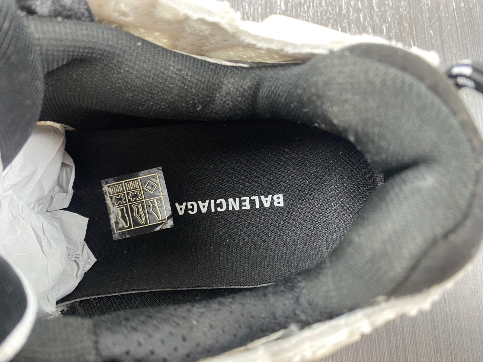 Ba*len*cia*ga runner 677403 w2rb6 2028