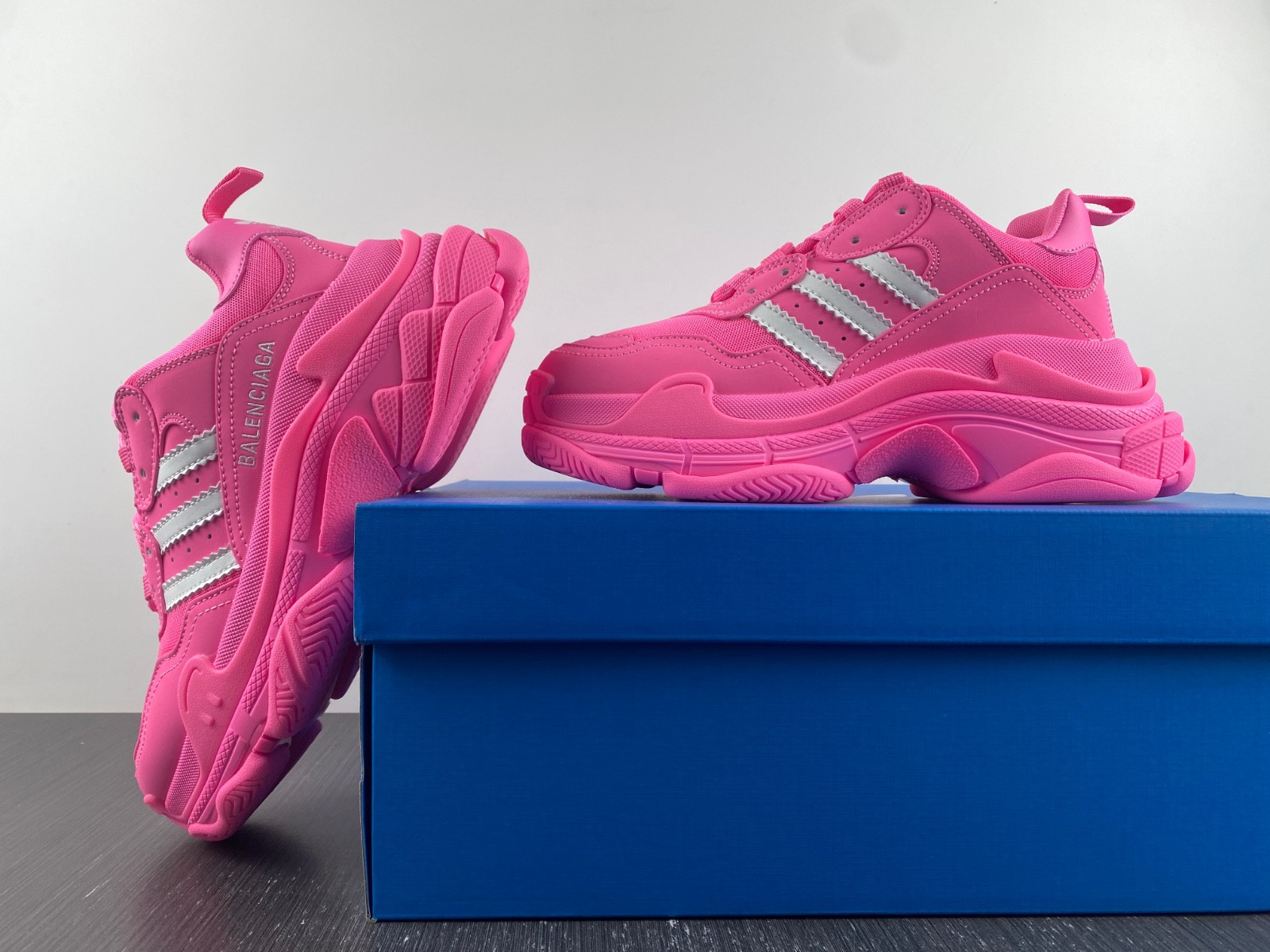 Ba*len*cia*ga triple s  712764 w2zb6 5590