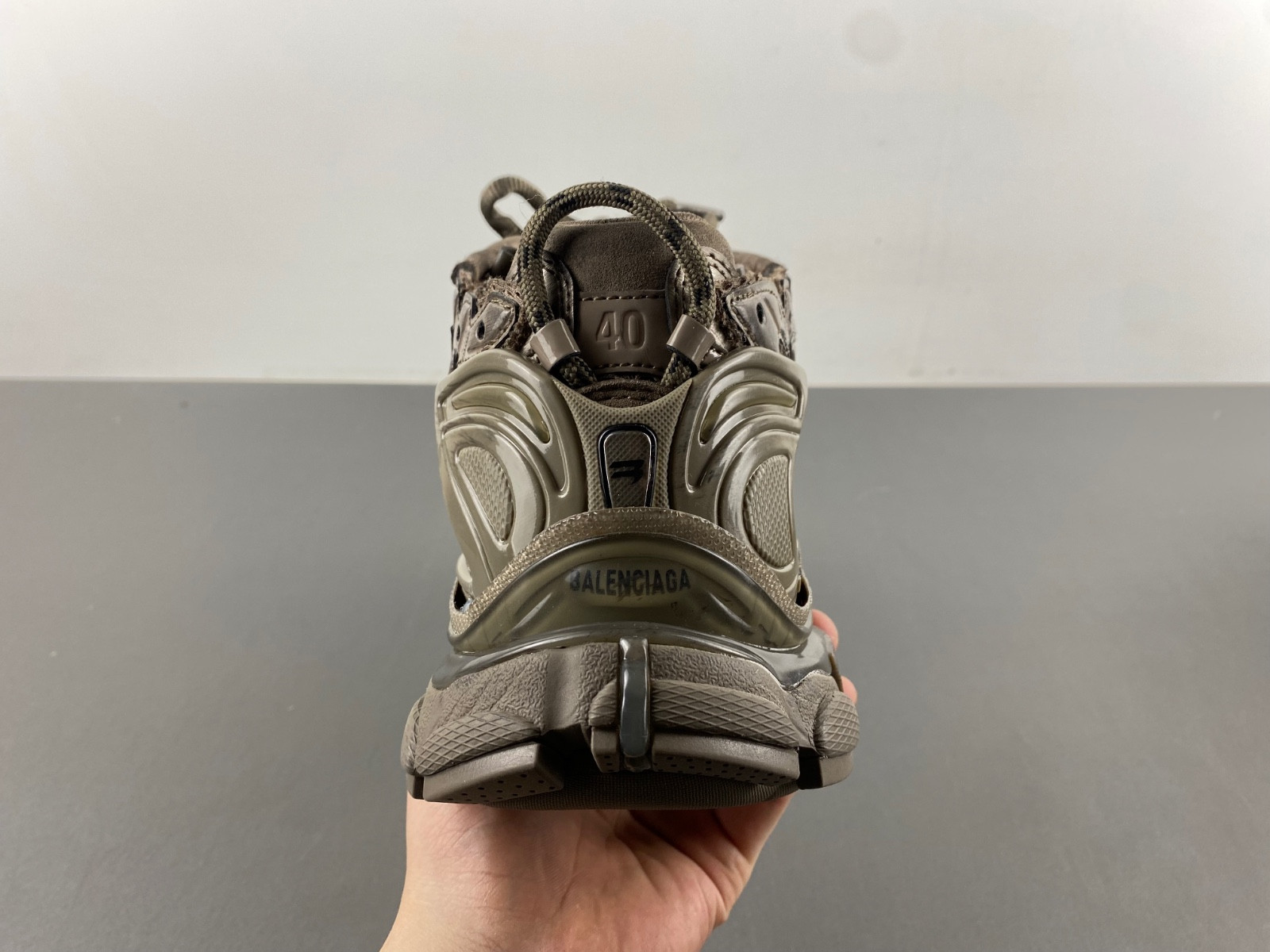 Ba*len*cia*ga runner 677403w3rbq 2010