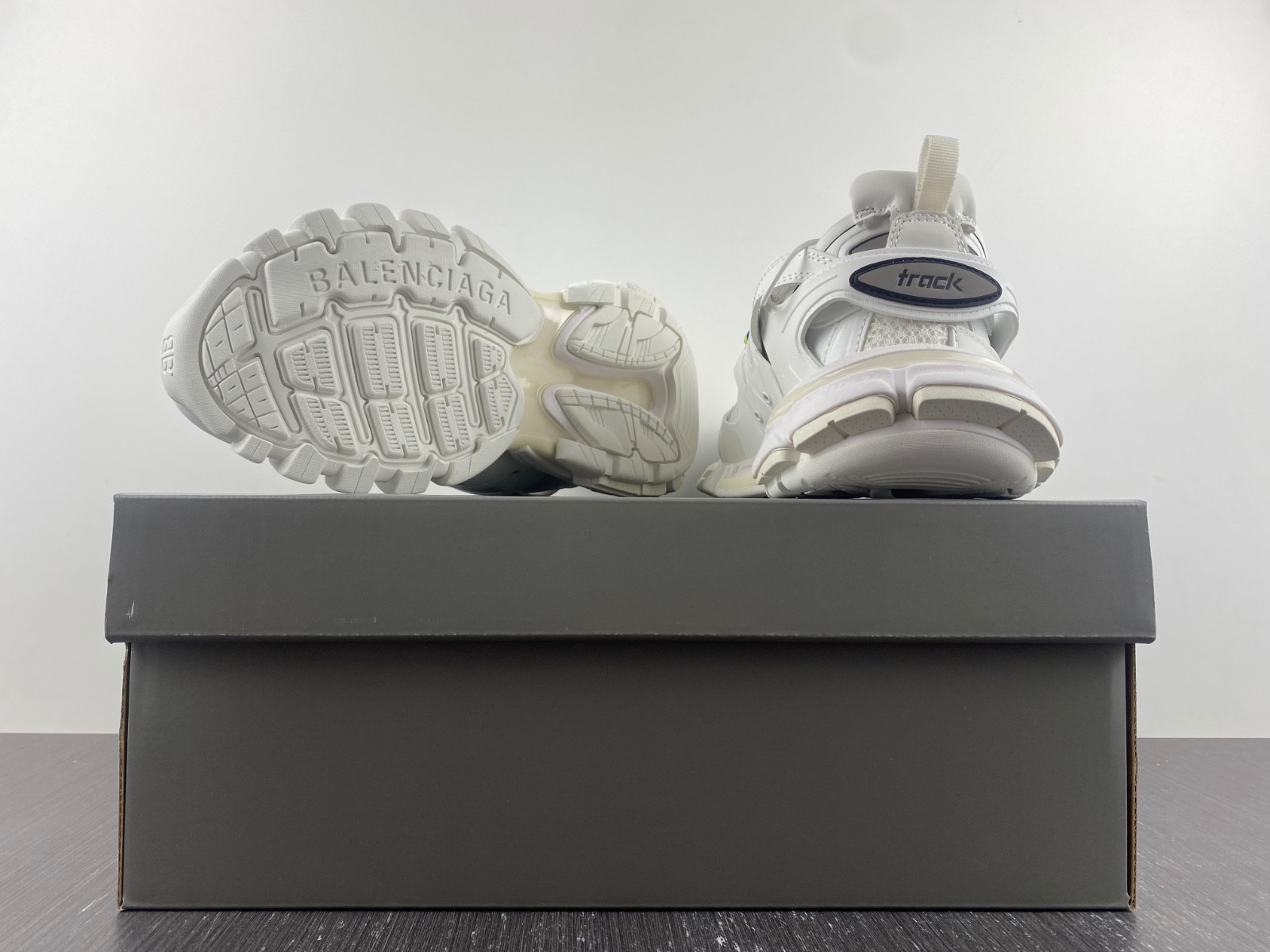 Ba*len*cia*ga track  542436 w3rm1 9081