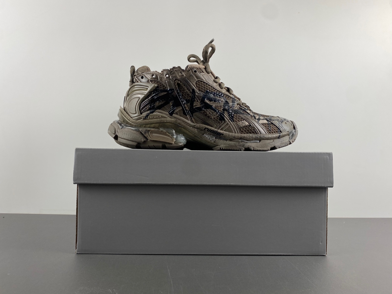 Ba*len*cia*ga runner 677403w3rbq 2010