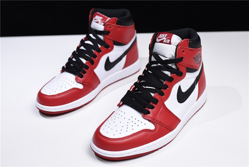 Air Jordan 1 Retro High OG "Chicago" 555088-101