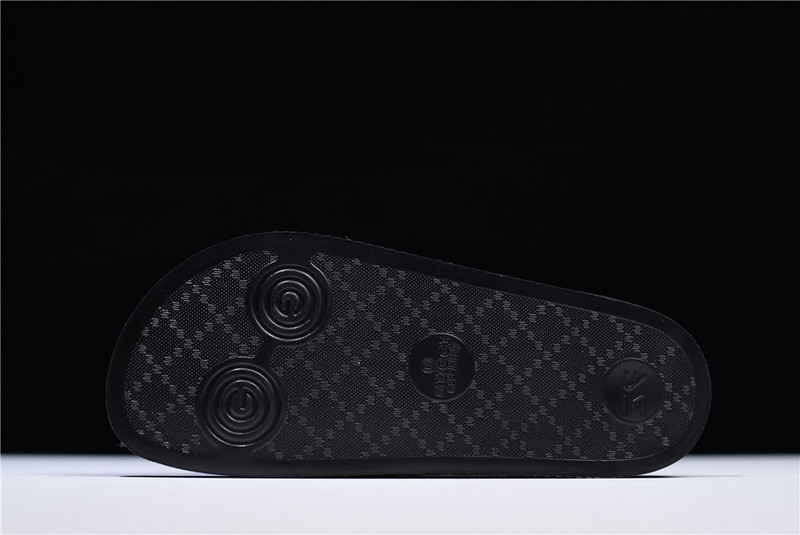 gc black s*p*e canvas G*u*iy print slide