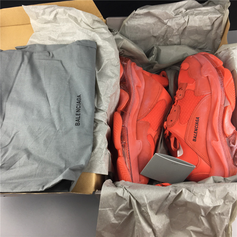 BLCG Triple S 541624-W09EO1-6500