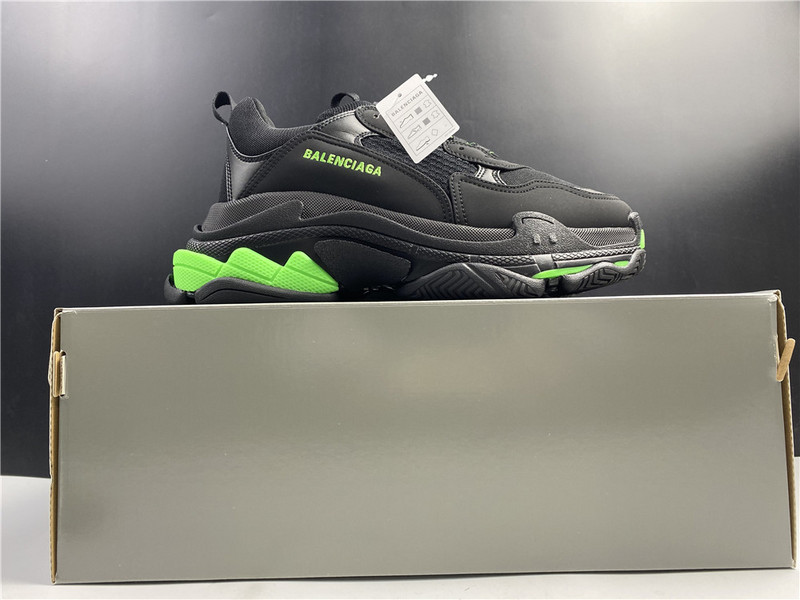BLCG Triple S 542039-W2PW1-4881