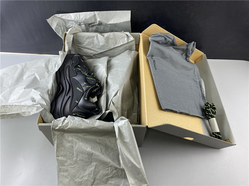 BLCG Triple S 542039-W2FA1-7633